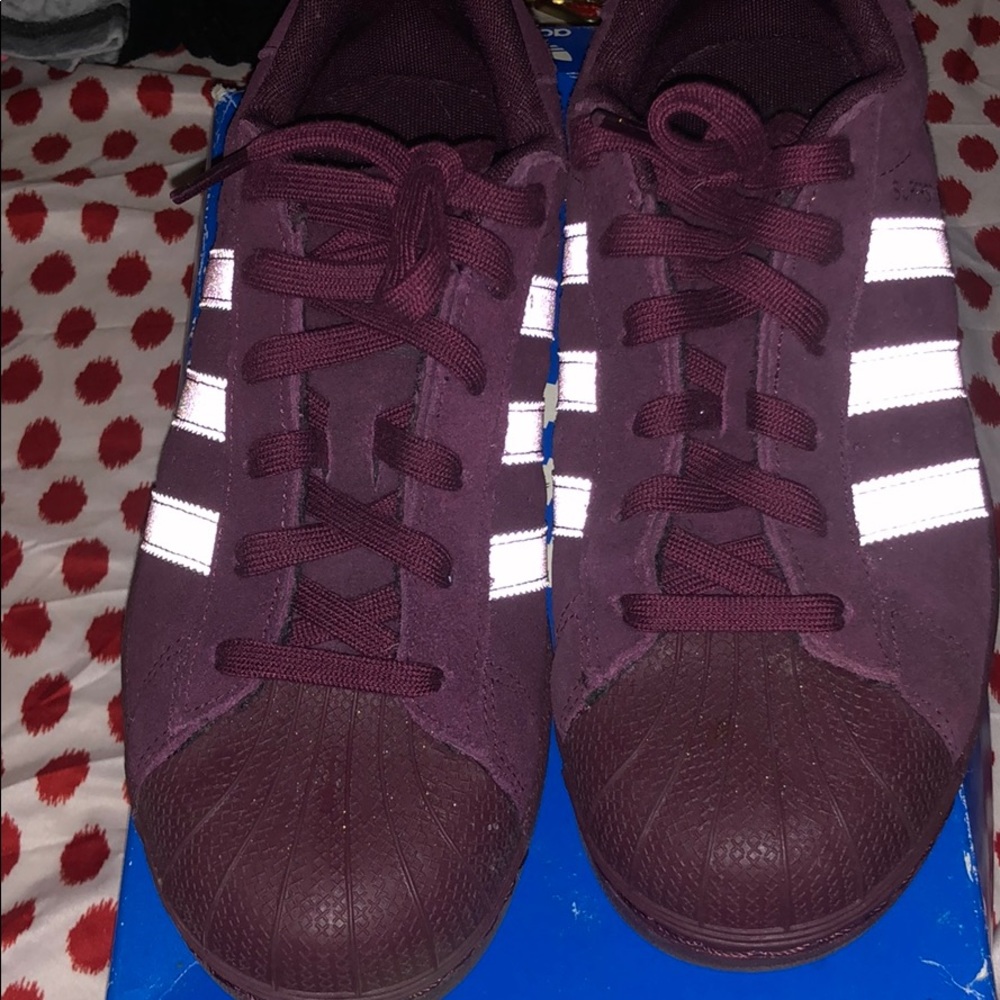 Adidas women sneakers worn twice size6 1/2 boys